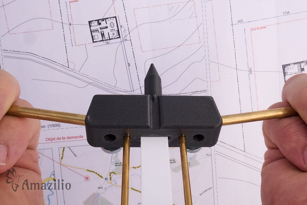 Tige de visée de l'antenne de Lecher Amazilio utilisée sur un plan